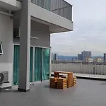 Bee Homestay Apartment Staycation
